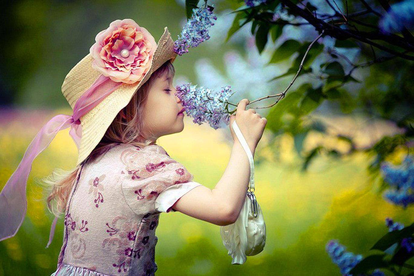 Мы весной поем душой. Весенняя радость. Весеннее чудо. Дети с цветами.